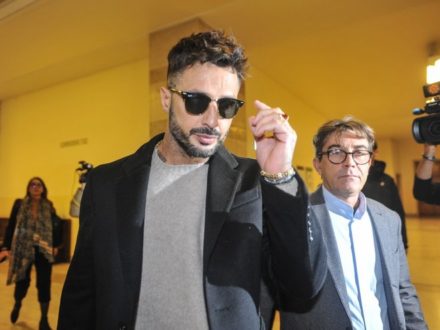 Procura generale Milano: “Fabrizio Corona torni in carcere, ha violato le regole”