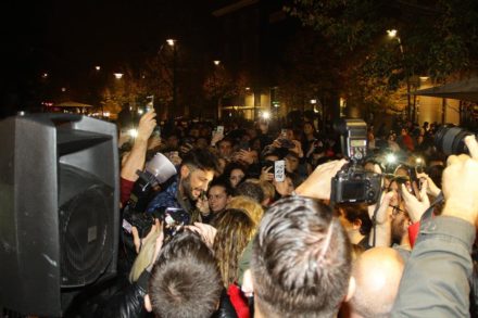 Fabrizio Corona: impressionante bagno di folla in Veneto!