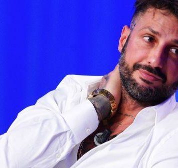Fabrizio Corona entra nella Casa del Grande Fratello Vip