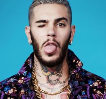 Emis Killa senza freni su Twitter: “Se non leccate la…”