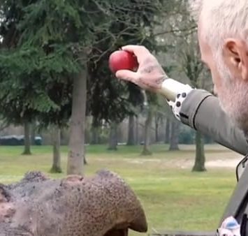 Gianluca Vacchi nei guai: a casa sua arrivano i carabinieri…